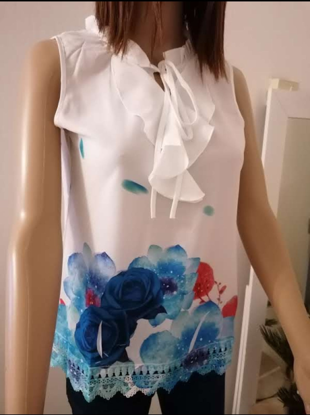 Blouse floral manche courte à dentelle