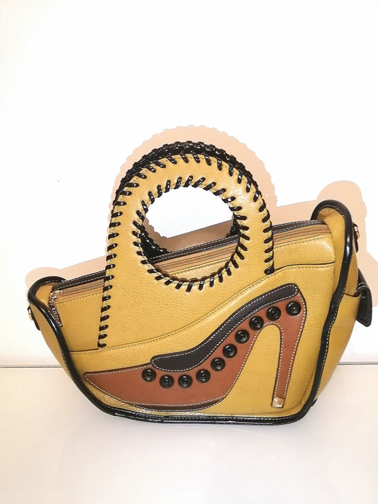 Sac en cuir maroquinerie artisanale en forme de talon moutarde