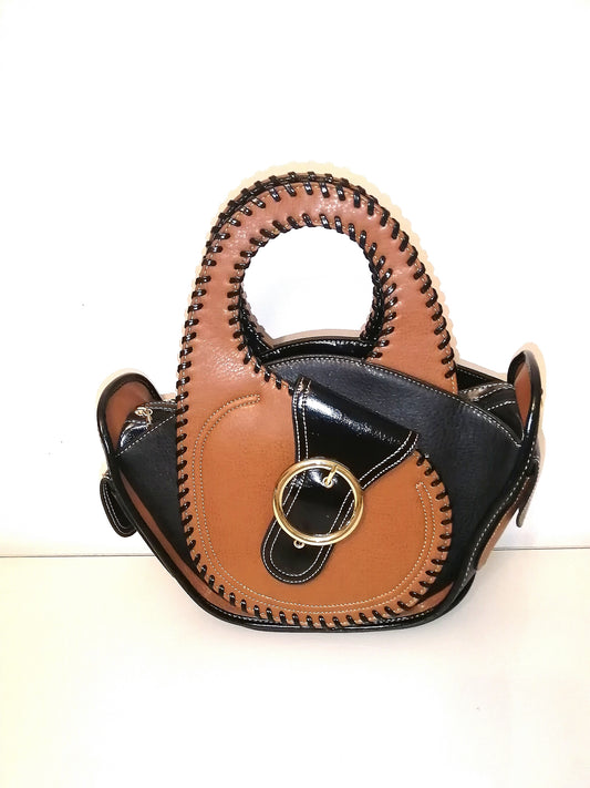 Sac en cuir maroquinerie artisanale camel avec boucle à ceinturee
